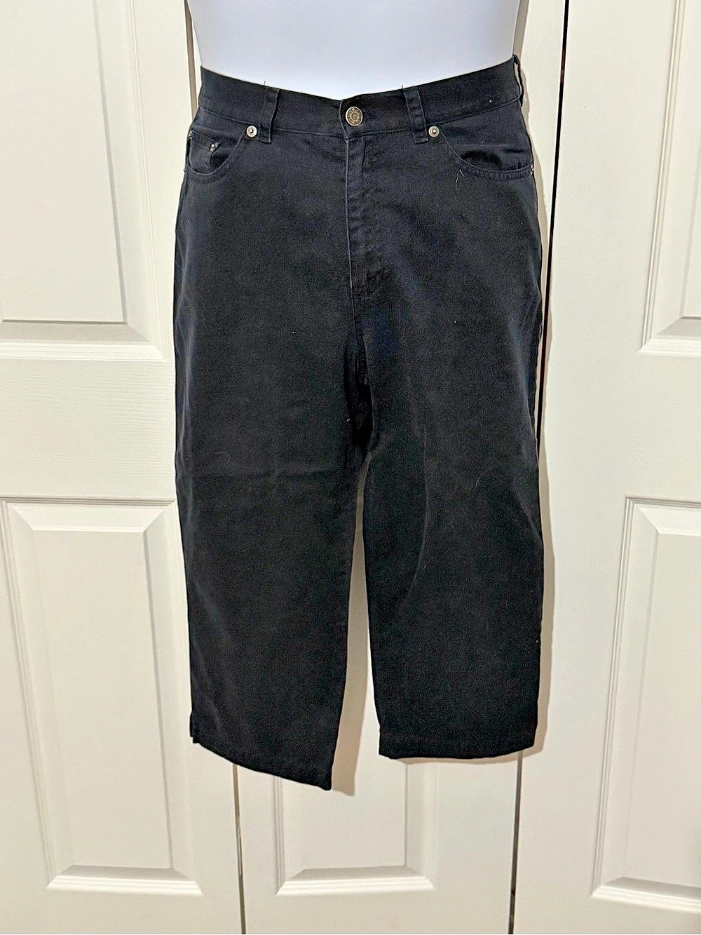 Laura Jeans Co. Capri pants Black Size 6